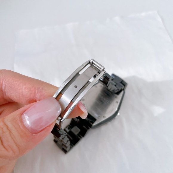 98% NEW CHANEL J12 BLACK WATCH - Picture 7 of 10
